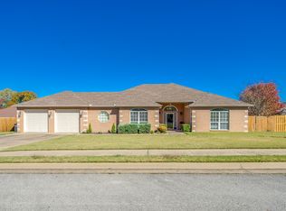 2550 Oak View Dr, Springdale, AR 72762
