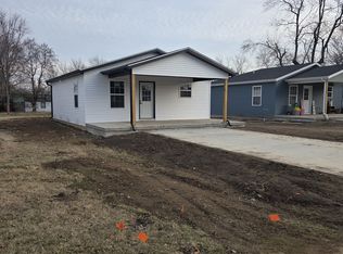 715 E 2nd St, Marshfield, MO 65706