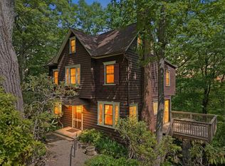 90 Oak Ln, Swiftwater, PA 18370