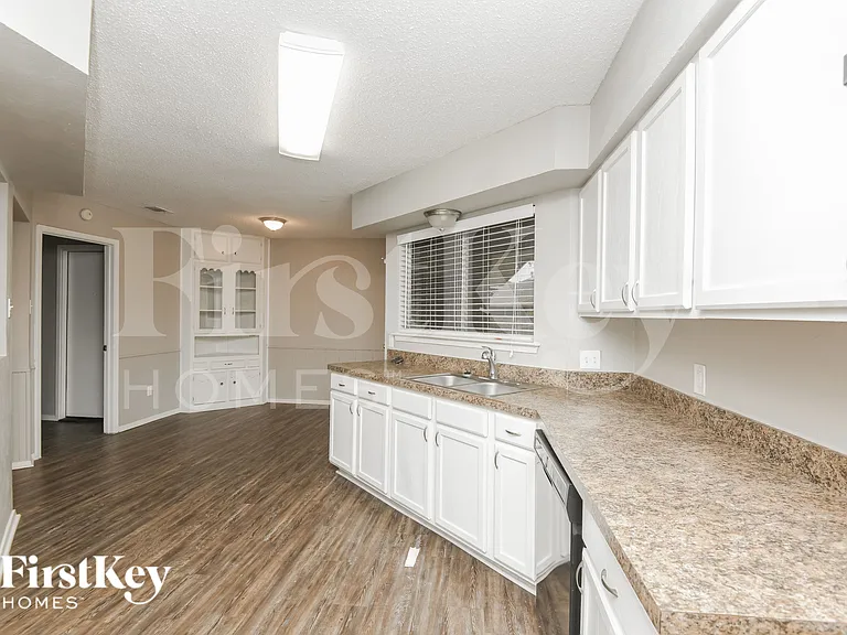 500 Hinton St — Photo 9