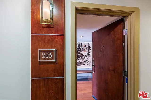 3 bed, 2.5 bath, 1670 sqft, $5,950 — Photo 2
