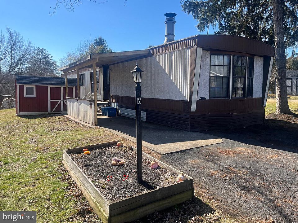 1st image of 6 Magnolia Ln