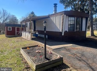 6 Magnolia Ln, Carlisle, PA 17015