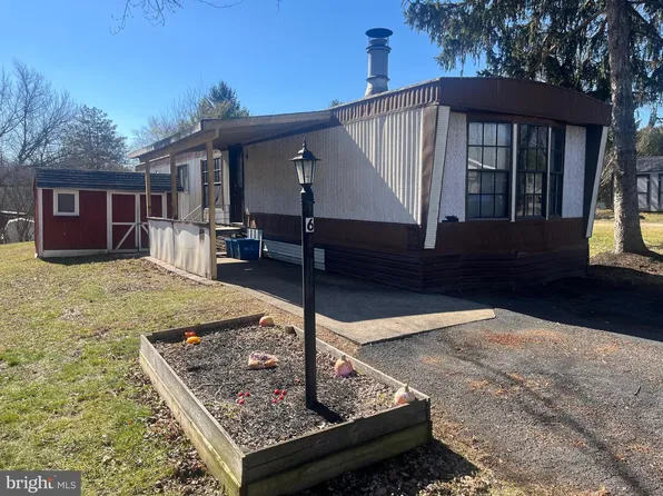 6 Magnolia Ln, Carlisle, PA 17015