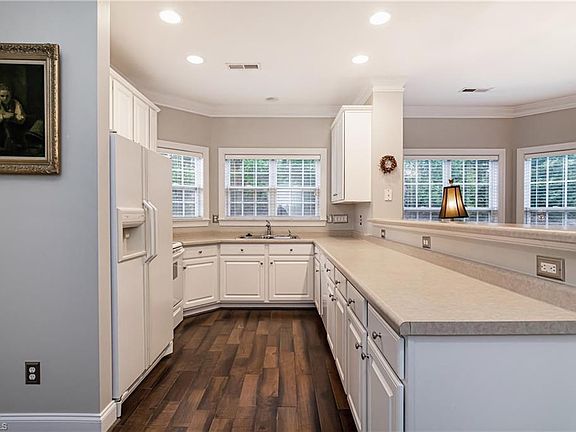 5th image of 4491 Piedmont Trace Dr