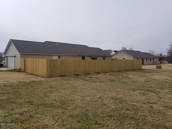 2nd image of 1403 W Quail Creek Dr