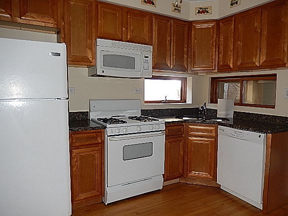 4th image of 5621 W Cornelia Ave