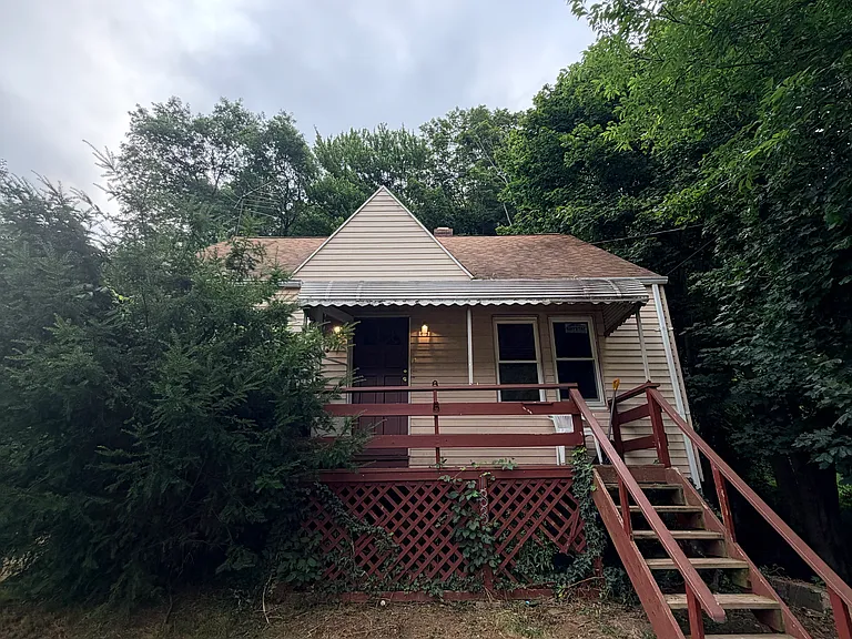 183 Laurel St — Photo 12