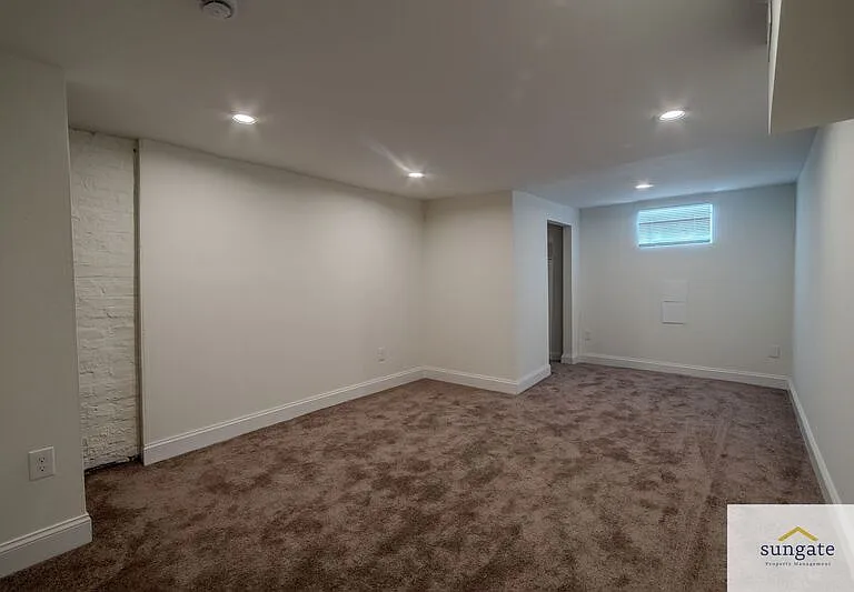 2726 E Monument St — Photo 15