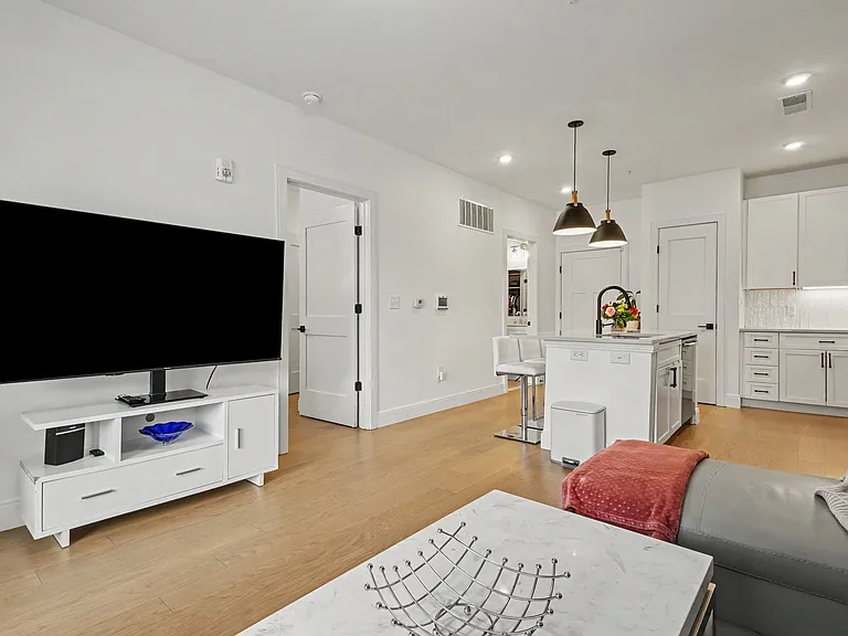 3000 South Blvd #105 — Photo 2