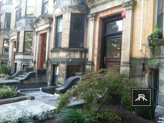 5th image of 1079 Beacon St #10