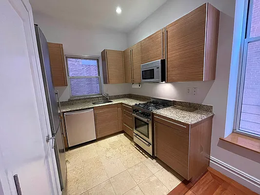 Rented by REAL New York | media 25