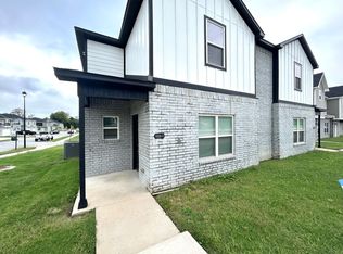 959 Rupple Rd, Fayetteville, AR 72704