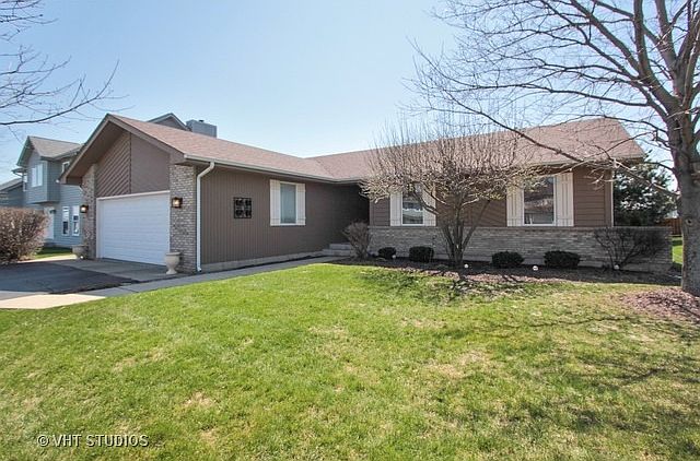 1st image of 157 White Pine Ln