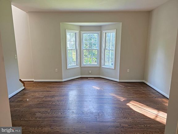 3rd image of 118 Sycamore Rd