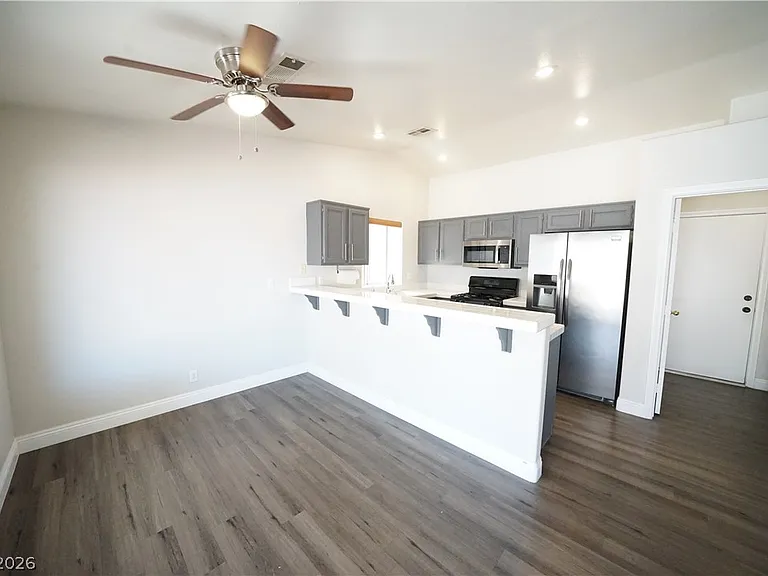 916 Clubview Dr — Photo 9