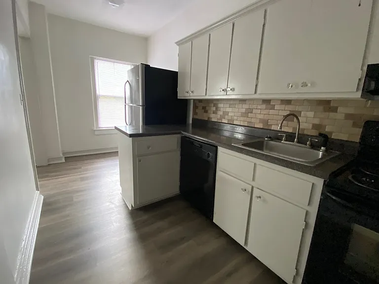 LaSalle Apartments — Photo 9