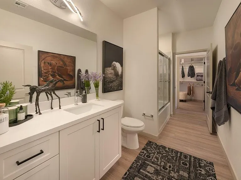 Everly at Morrison Ranch Luxury Apartments — Photo 17