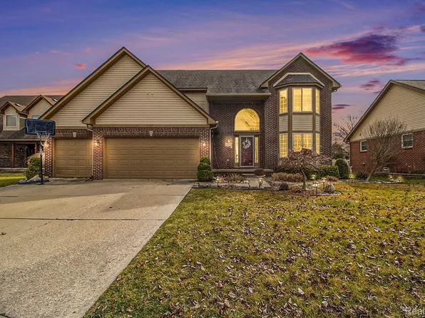 17327 Snapdragon Dr, Brownstown, MI 48173