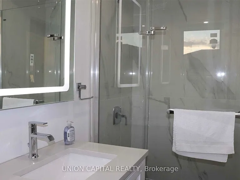 3210 Fairfox Cres — Photo 12