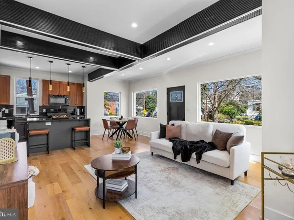 713 Croissant Pl SE, Washington, DC 20019