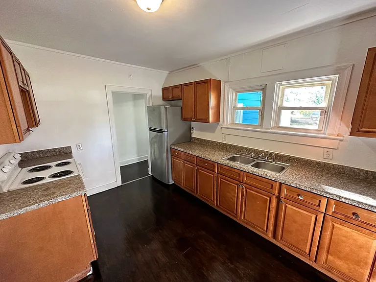 3154 Stockton St — Photo 10