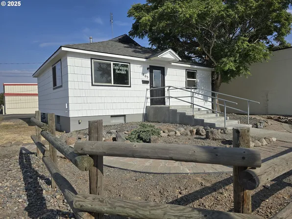 205 SW 3rd St, Hermiston, OR 97838