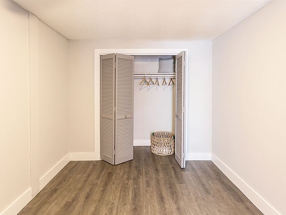 4th image of 404 S Newport Ave #1-08
