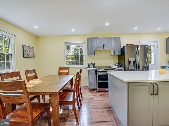 2nd image of 2124 Grayson Pl