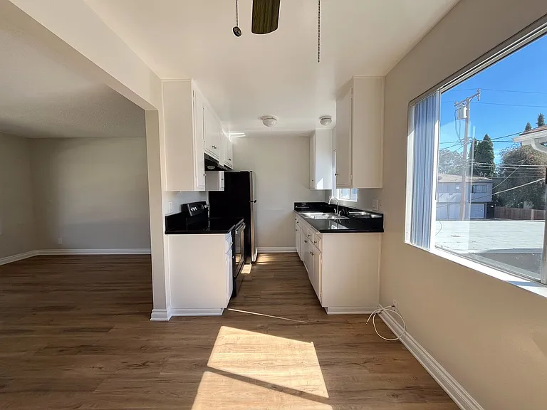 372 Freeman Ave — Photo 16