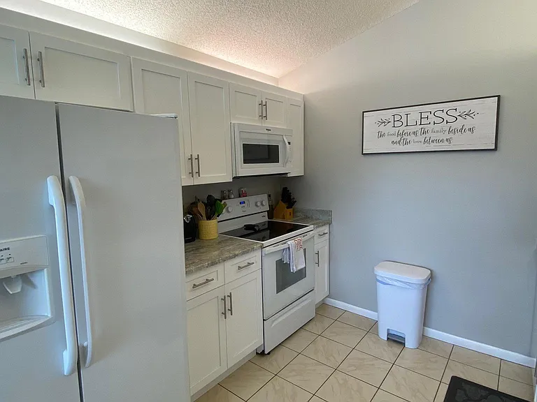 160 Stillwater Cir — Photo 4