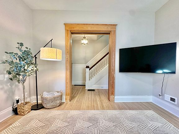 4th image of 4112 Elsmere Ave