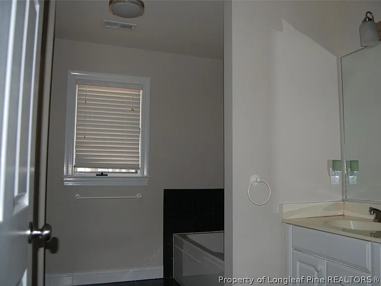 Greenbriar Dr — Photo 10