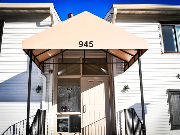 945 Commonwealth Ct APT 4, Vernon Hills, IL 60061