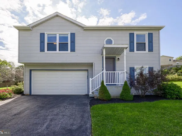 8851 Presidents Dr, Hummelstown, PA 17036