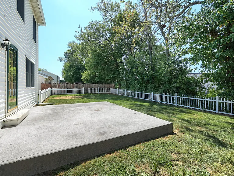 1676 Taylor Dr — Photo 31