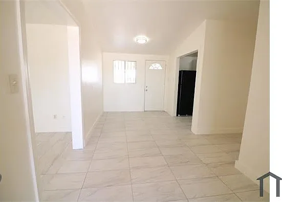 2104 S Campbell Ave — Photo 8