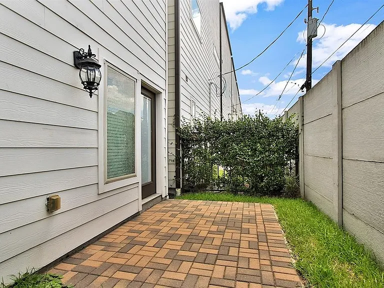 1221 Bonner St — Photo 32