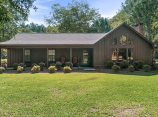 1104 Willow St, Sandersville, MS 39477
