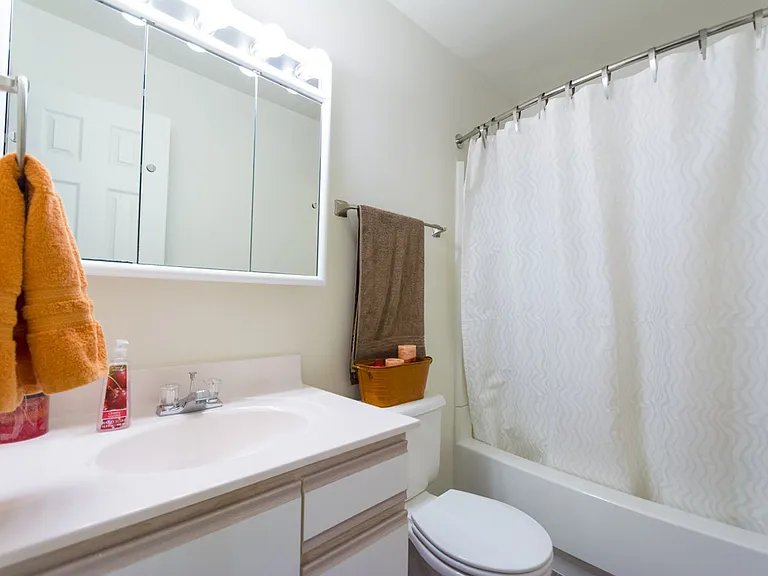 The Grove Apartments — Photo 19