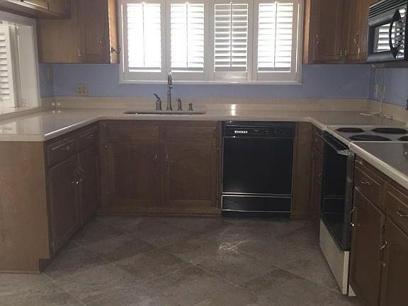 3rd image of 2866 Ionic Ave