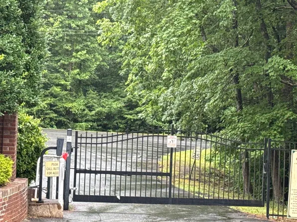 135 Stanley Dr, Troy, NC 27371