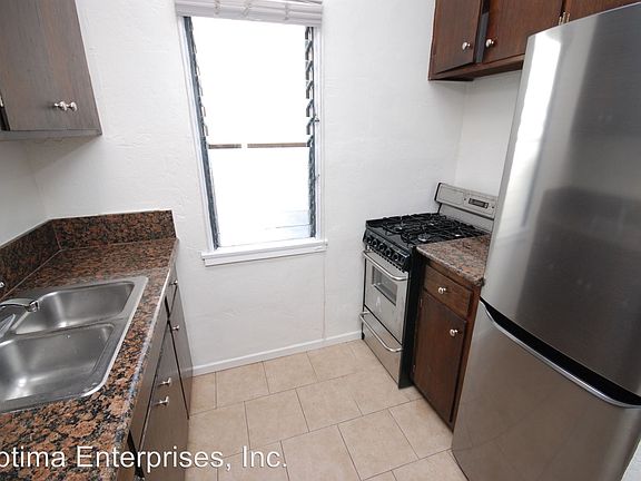 3rd image of 148 S Bedford Dr APT 03