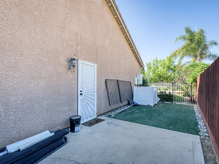 1736 N Holly Ave — Photo 41