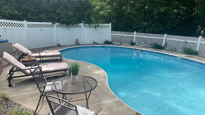 3rd image of 10 Clearwater Court