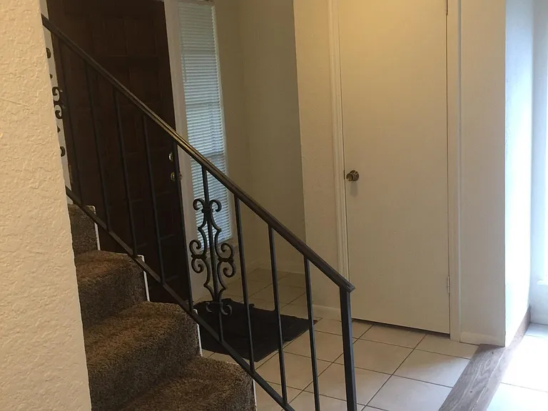 2314 W Galveston St — Photo 3
