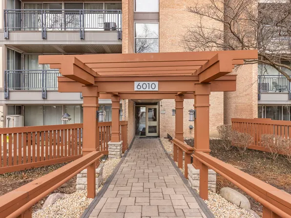 6010 Oakwood Dr APT 3J, Lisle, IL 60532