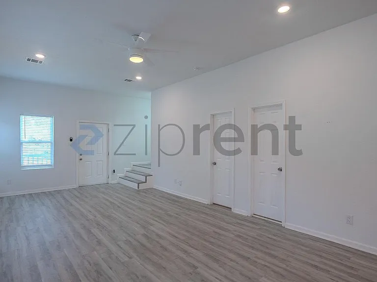 4123 Avenue M 1/2 — Photo 7