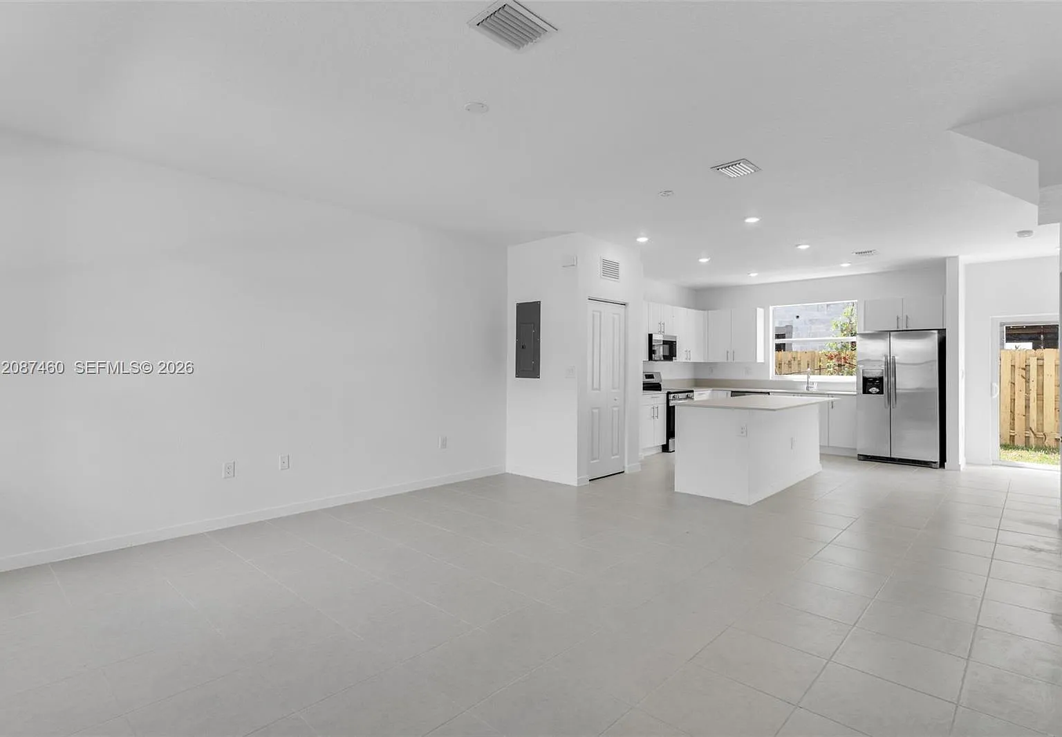 3 bed, 1700 sqft, $2,400 — Photo 4