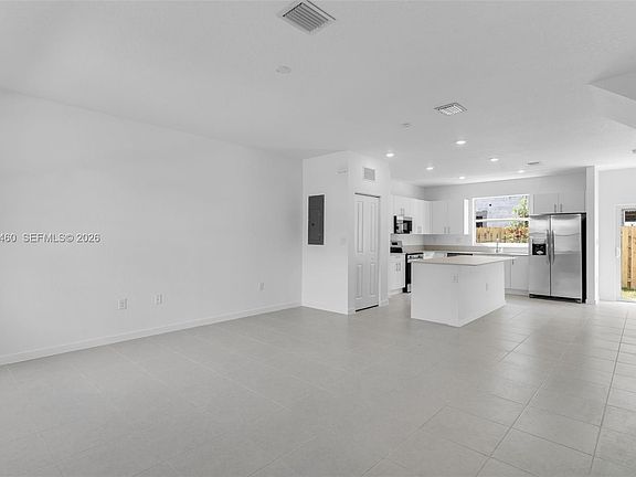 2nd image of 1084 SE 3rd St